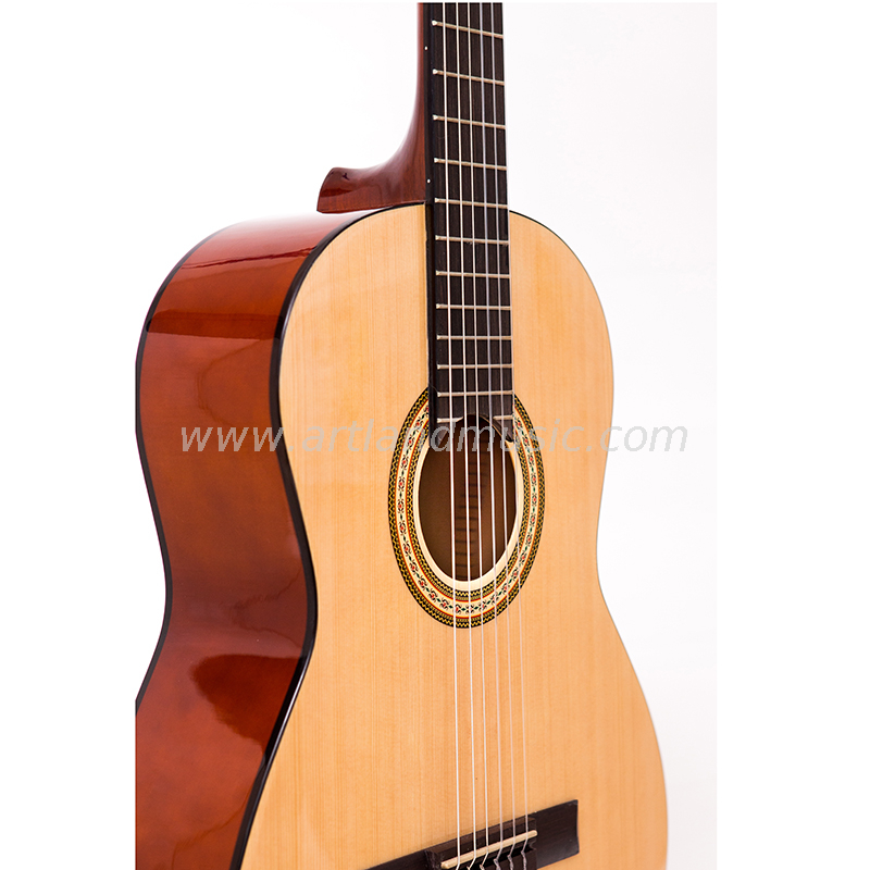 Klassische Gitarre aus Lindenholz mit Fichtendecke (CG966)